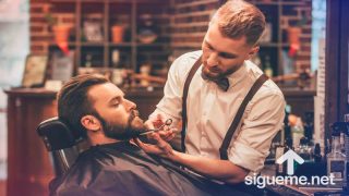 Entró de nuevo a la barbería y le dijo al barbero. ¿Sabe una cosa? Los barberos no existen.