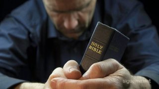 La comunión íntima de Jehová es con los que le temen, y a ellos hará conocer su pacto