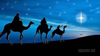 Reyes magos llevando tesoros y ofrendas a Belen en Navidad