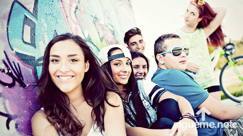 Grupo de jovenes y adolescentes cristianos