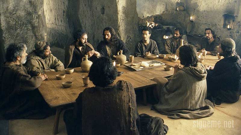 Jesus celebra la Pascua con sus discipulos en la ultima cena