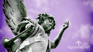 estatua de Angel de Dios con trompeta en mano
